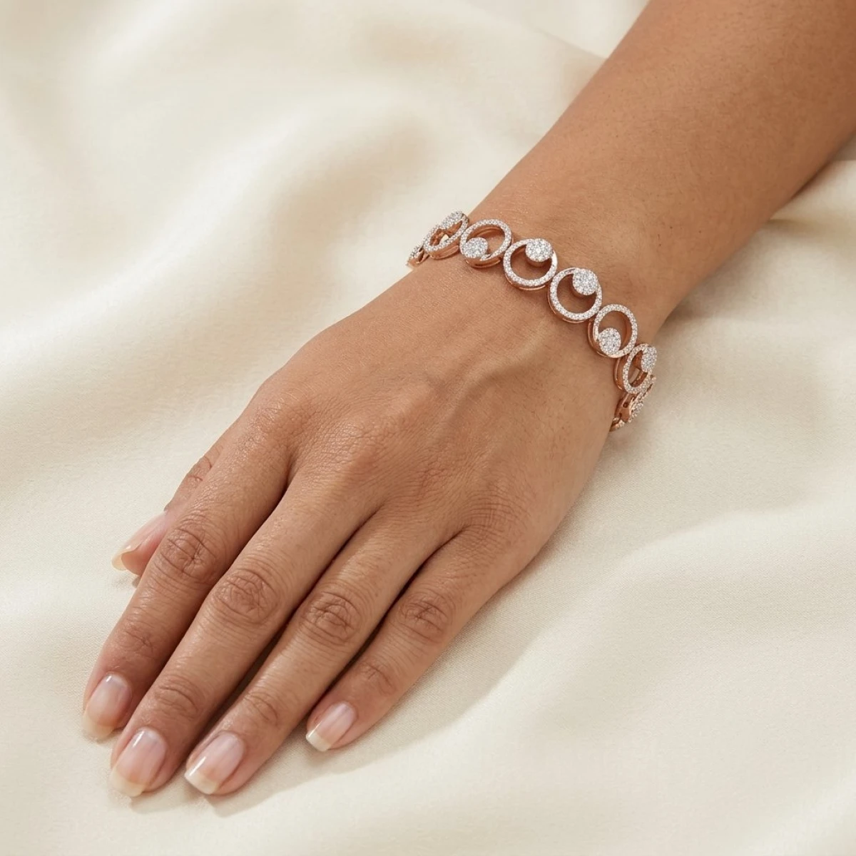 Radiant Circular Link Pavé Diamond Bracelet in Rose Gold