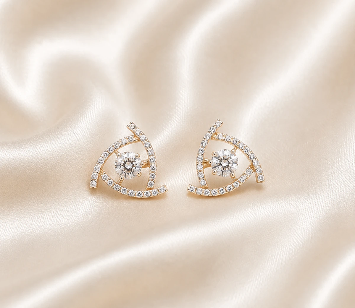 Diamond Women’s Double-Curve Stud Earrings