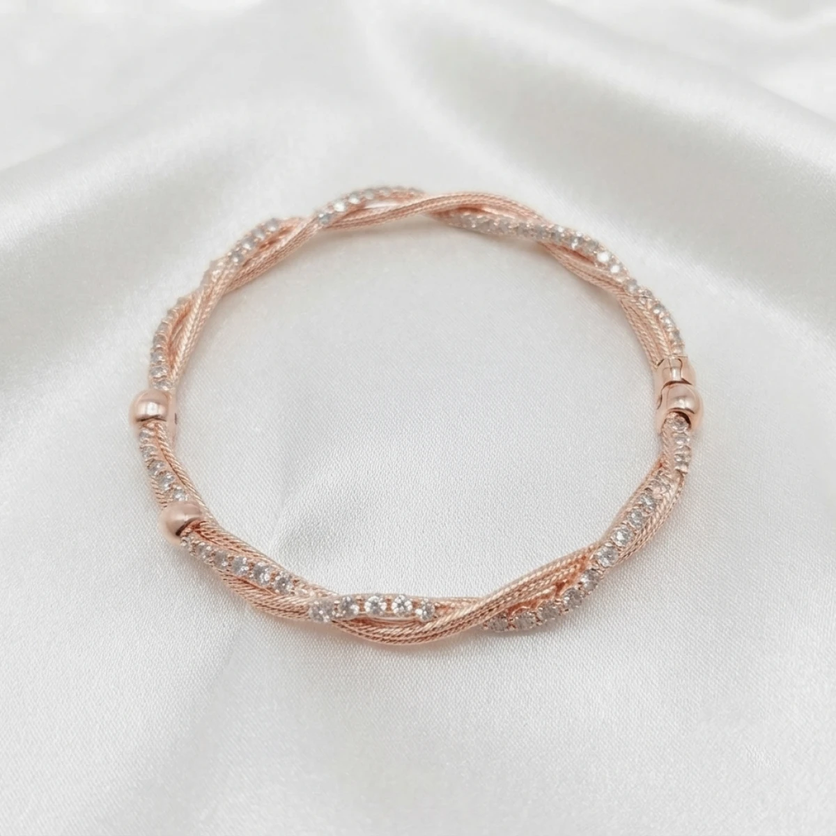 Silver Women’s Elegant Twisted Stone-Studded Kada