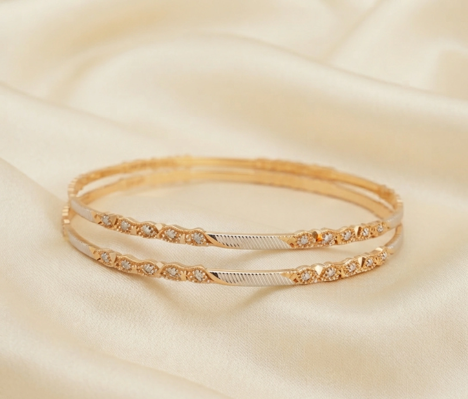 Elegant Gold Designer Women’s Bangle