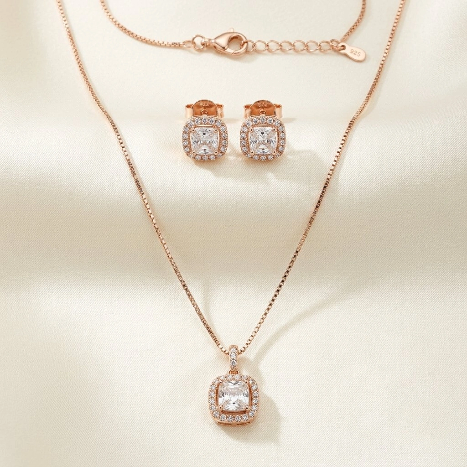 925 Silver Women’s Sparkling Pendant Half Set