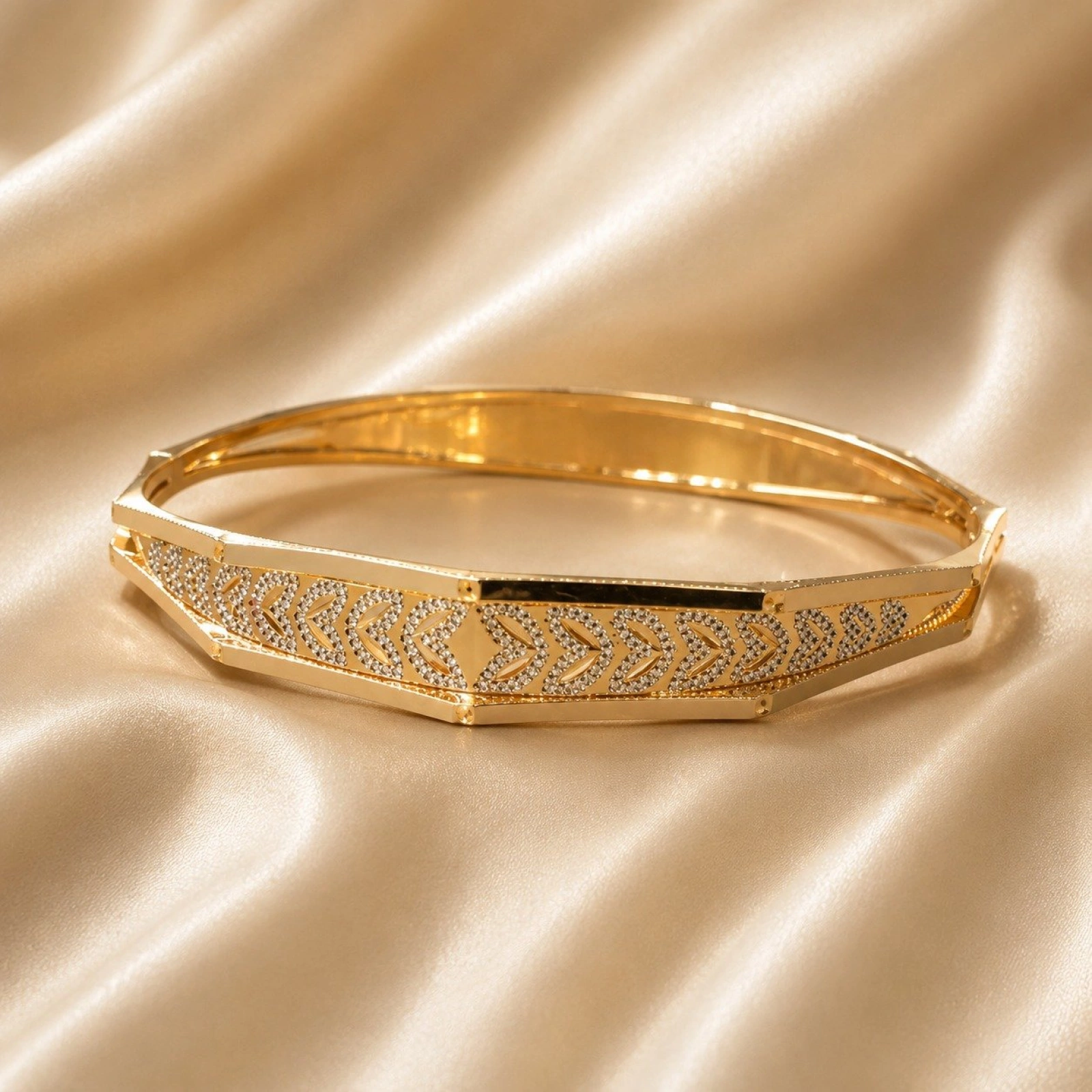 Elegant Chevron Pattern Gold Bangle