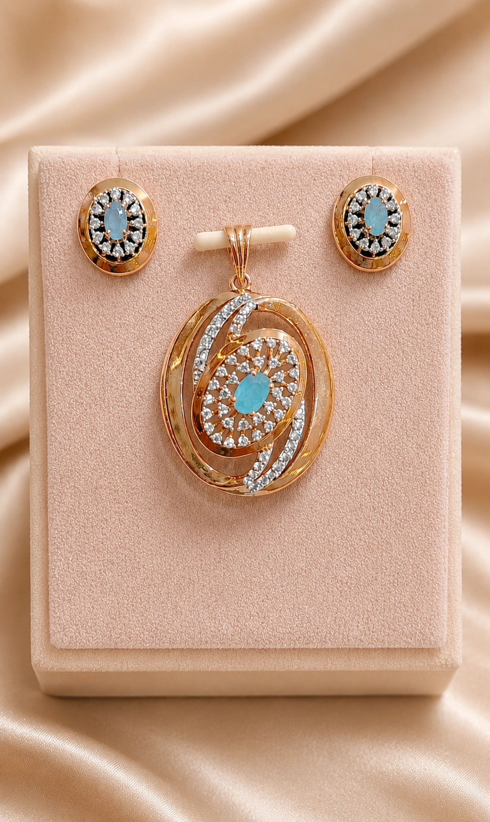Royal Gold Pendant Set