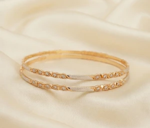 Elegant Gold Designer Women’s Bangle Main View
