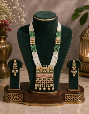 Graceful Gold Matching Earrings Set Main View
