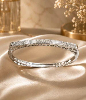 925 Sterling Silver Women’s Diamond-Style Kada Main View