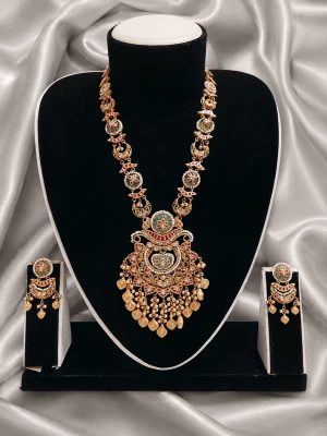 Ethereal Gold Necklace Set Main View