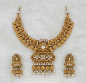 Traditional Antique Gold Kundan Necklace and Earrings Set Gallery View