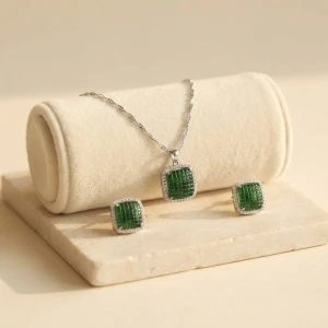 Emerald-Grid Cushion Cut Silver Jewelry Set Main View
