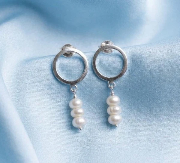Dainty Circle Pearl Drop Earrings