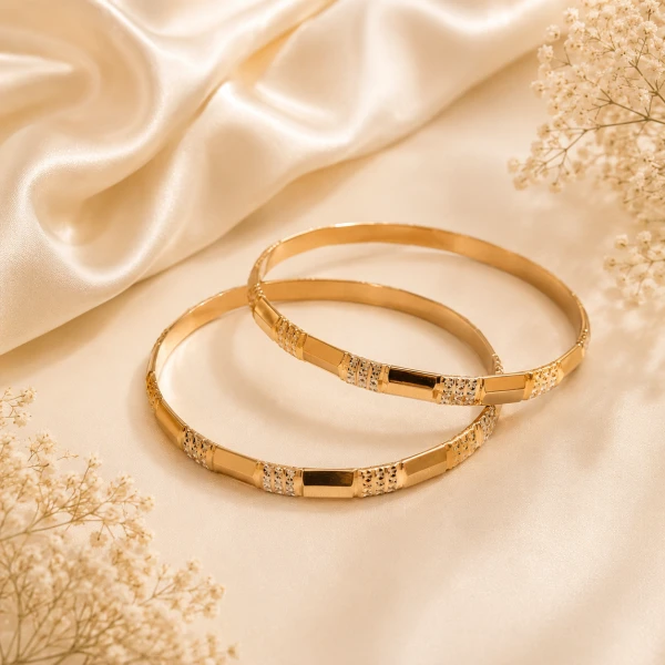 Elegant Gold Women’s Textured Designer Bangle Set