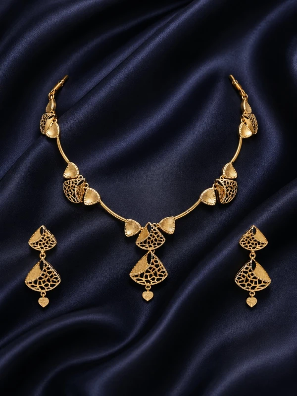 Elegant Gold Women’s Designer Half Set