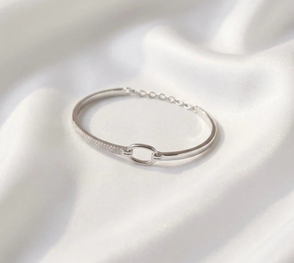 Interlocking Link Silver Bangle