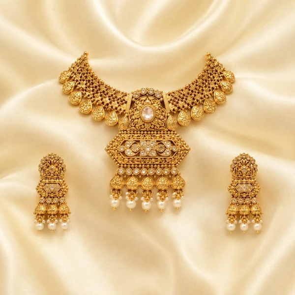 Gold Women’s Traditional Pearl Drop Necklace & Earrings Half Set