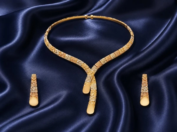 Elegant Gold Women’s Half Set