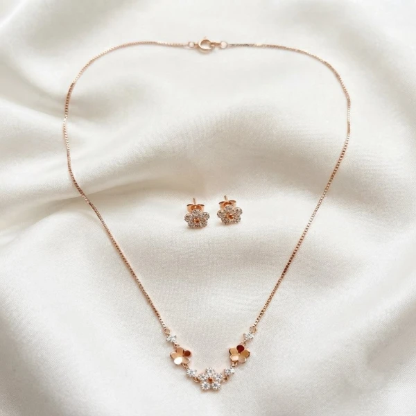 Silver Women’s Floral Pendant Set