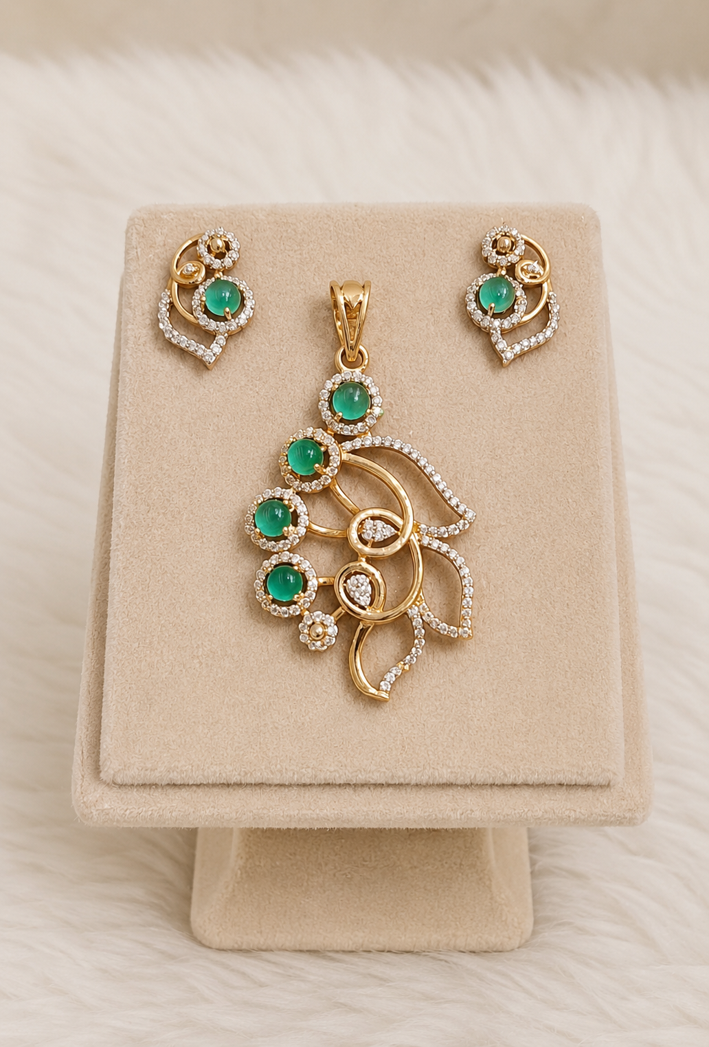 Exquisite Gold Halo Set