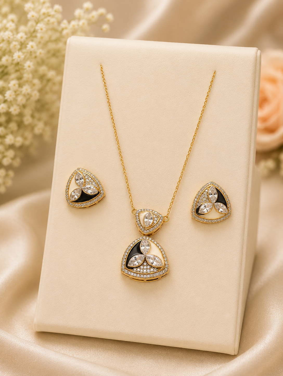 Resplendent Silver Pendant Set